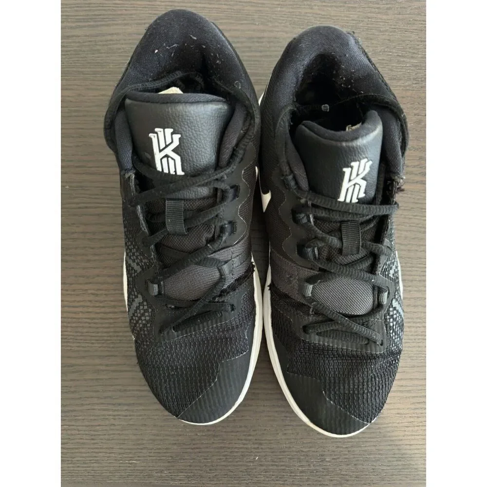Nike Boys Kyrie Irving Flytrap Black White Size 6Y‎ Basketball Shoes Sneakers